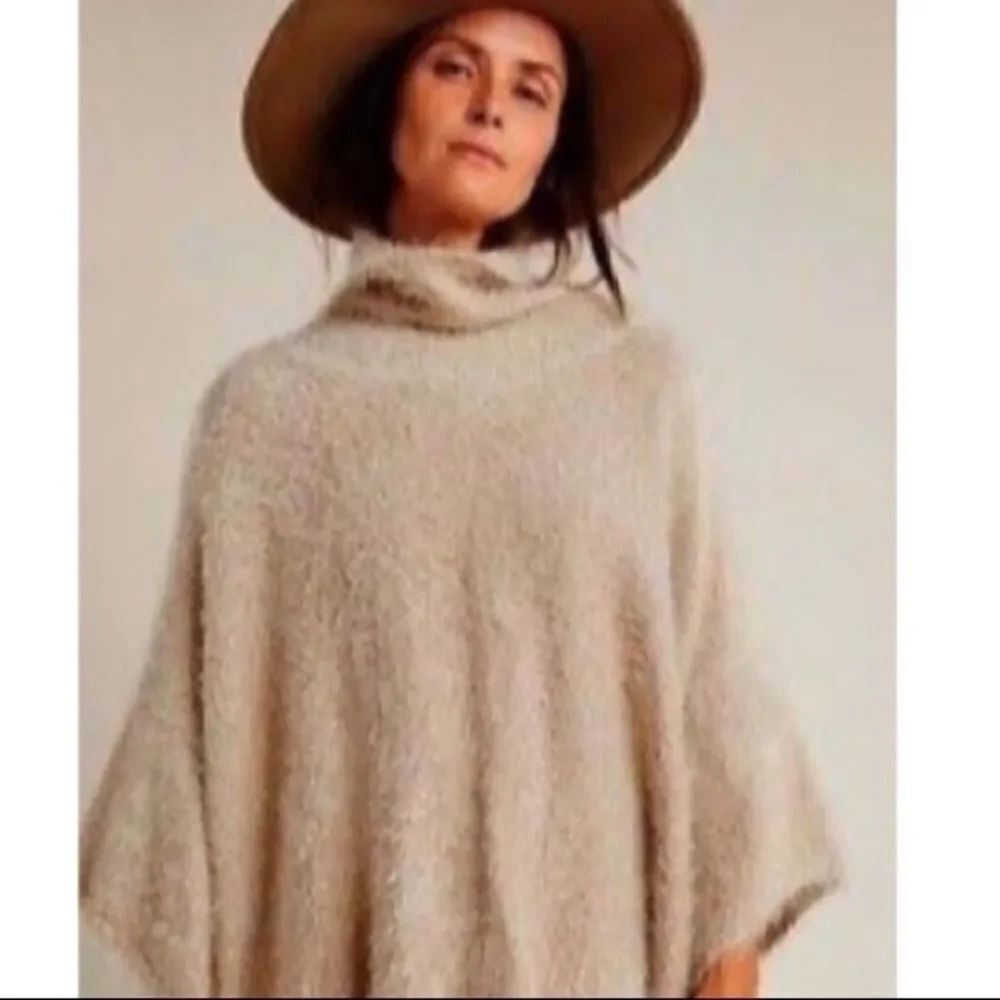 Anthropologie Akemi + Kin Lara Eyelash Poncho
